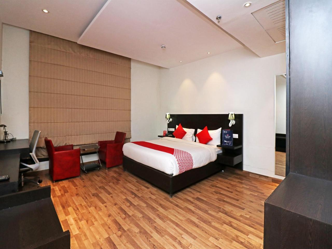 Capital O 19296 Joy Inn & Suites Bhiwadi エクステリア 写真