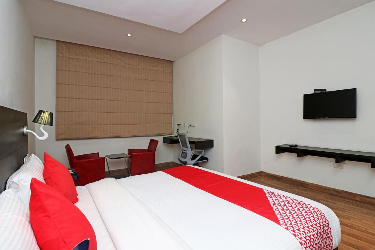 Capital O 19296 Joy Inn & Suites Bhiwadi エクステリア 写真