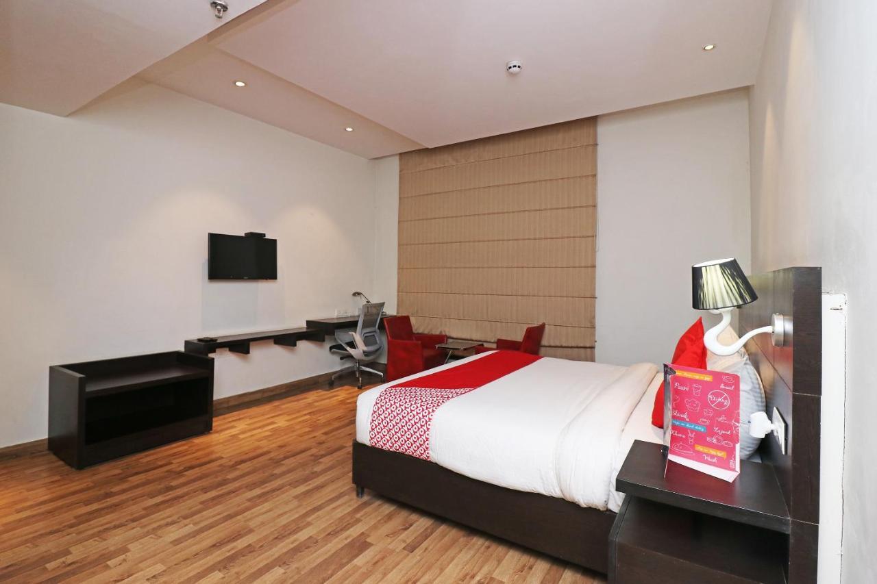 Capital O 19296 Joy Inn & Suites Bhiwadi エクステリア 写真