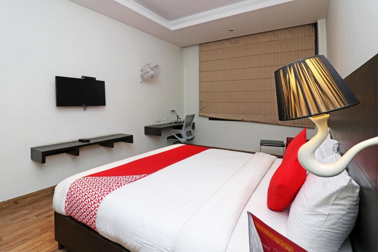 Capital O 19296 Joy Inn & Suites Bhiwadi エクステリア 写真